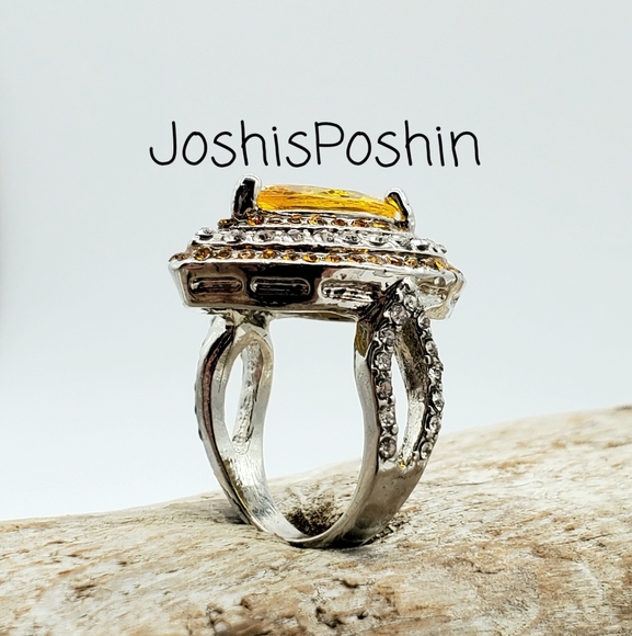 Silver pear shaped canary yellow citrine ring - Picture 9 of 10